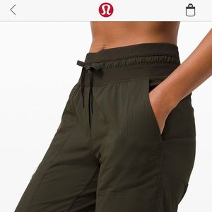 Lululemon dance studio crop jogger